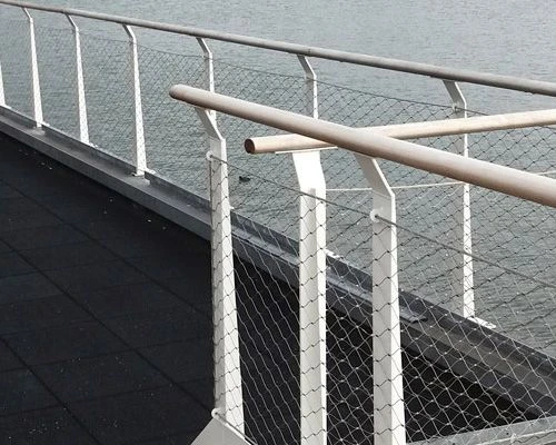 手すり充填と安全メッシュ
